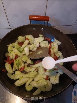 香肠炒青瓜的做法步骤：6