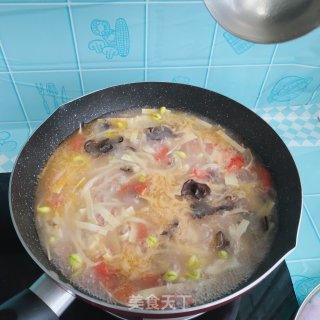 酸辣酥肉汤的做法步骤：12