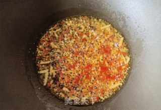 蒜蓉辣酱炒虾仁的做法步骤：9