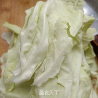 鸡蛋炒卷心菜的做法步骤：1