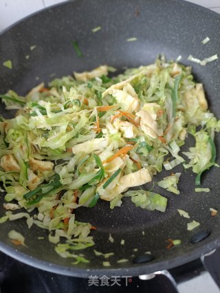 鸡蛋炒卷心菜的做法步骤：16