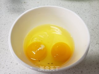 南瓜芽尖炒鸡蛋的做法步骤：2