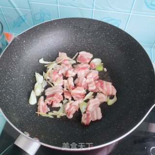 五花肉豆芽炖粉条的做法步骤：4