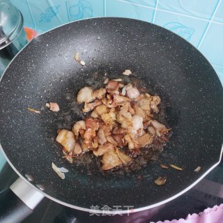 五花肉豆芽炖粉条的做法步骤：5