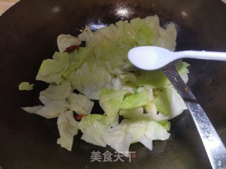 手撕包菜的做法步骤：2