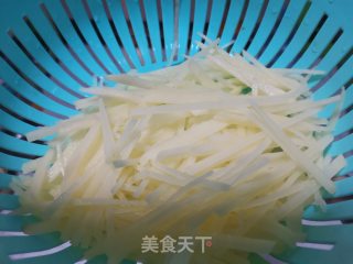 土豆丝的做法步骤：1
