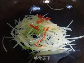 土豆丝的做法步骤：3
