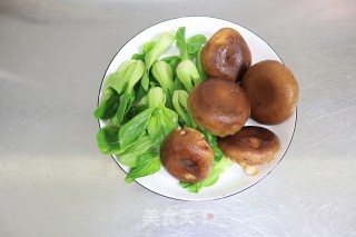 无油少盐清肠的白灼香菇油菜芯的做法步骤：1