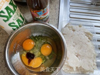 鱼滑炒鸡蛋的做法步骤：1