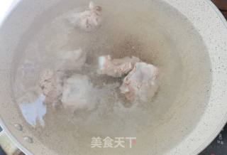 无花果蘑菇排骨汤的做法步骤：2