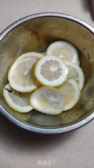 简易柠檬茶的做法步骤：1