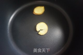 芋头烧鸭腿的做法步骤：2
