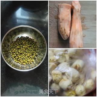 番薯绿豆莲子汤的做法步骤：1