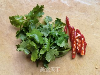 胡萝卜葱白拌木耳的做法步骤：4