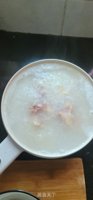粉肠瘦肉粥的做法步骤：6