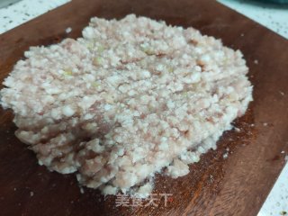 菠菜三鲜水饺的做法步骤：2