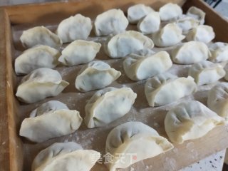 菠菜三鲜水饺的做法步骤：14