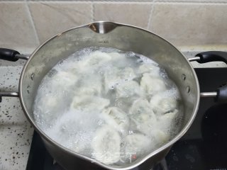 菠菜三鲜水饺的做法步骤：15