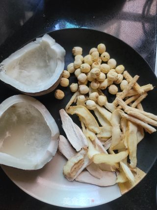 海底椰排骨汤的做法步骤：2