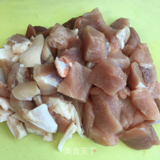 香菇板栗红烧肉的做法步骤：1