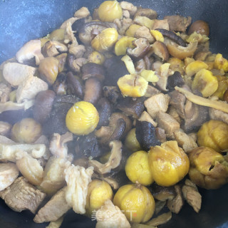 香菇板栗红烧肉的做法步骤：11