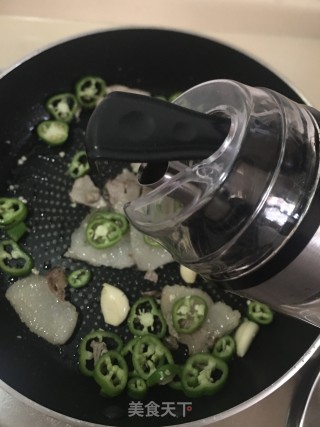 小炒回锅肉的做法步骤：6
