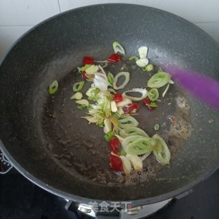酸菜肥肠煲的做法步骤：7
