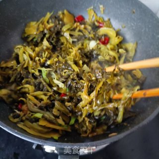 酸菜肥肠煲的做法步骤：8
