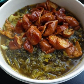 酸菜肥肠煲的做法步骤：11