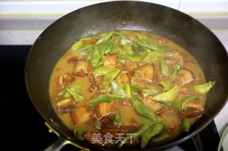 红烧肉炖油豆角的做法步骤：10