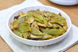 低脂脆嫩浓香的莴笋炒香菇的做法步骤：9