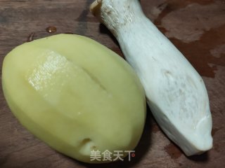 杏鲍菇炒土豆丝的做法步骤：1