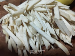杏鲍菇炒土豆丝的做法步骤：2