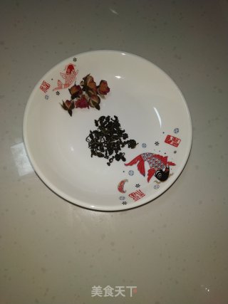 绿茶玫瑰花茶的做法步骤：1