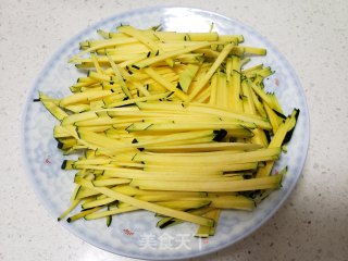 醋溜南瓜丝的做法步骤：1
