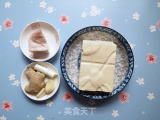 酱烧肉丁豆腐的做法步骤：1