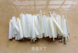 香菜拌葱白的做法步骤：3