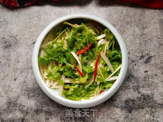 香菜拌葱白的做法步骤：7