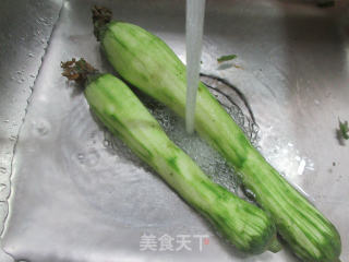霞迷饺莲藕炒丝瓜的做法步骤：2