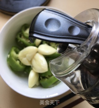 青辣椒凉拌大蒜的做法步骤：5
