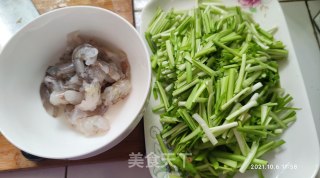 虾仁炒韭黄的做法步骤：1
