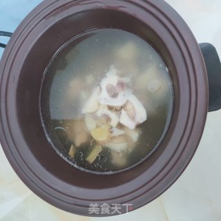 莲藕黄豆排骨汤的做法步骤：7