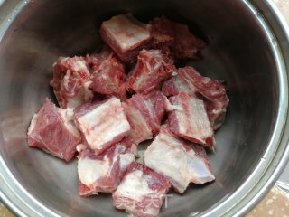 腐乳排骨的做法步骤：1