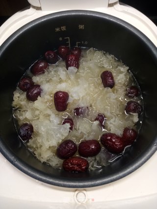 红枣银耳汤的做法步骤：4