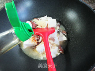 腊肉煮豆腐的做法步骤：6