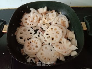 莲藕炒肉的做法步骤：5