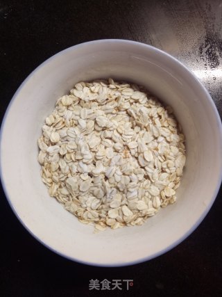 油炸燕麦猪肉丸的做法步骤：1