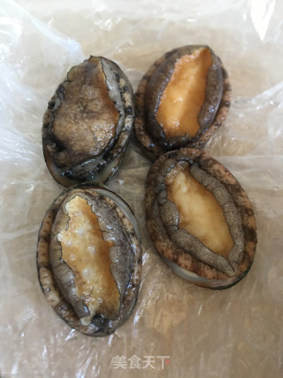 鲍鱼板栗焖鸡的做法步骤：1