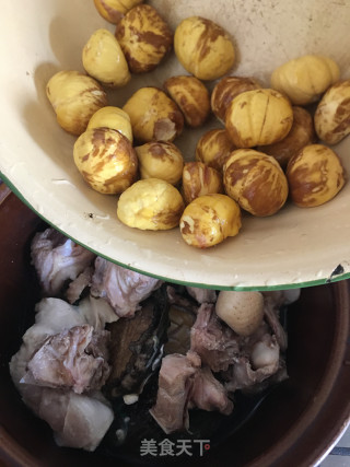鲍鱼板栗焖鸡的做法步骤：6
