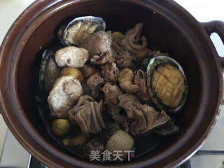 鲍鱼板栗焖鸡的做法步骤：8